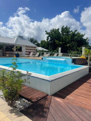 La Grande Vigie - Entre Piscine Commune et Jardin Luxuriant pour une Escapade de Rêve